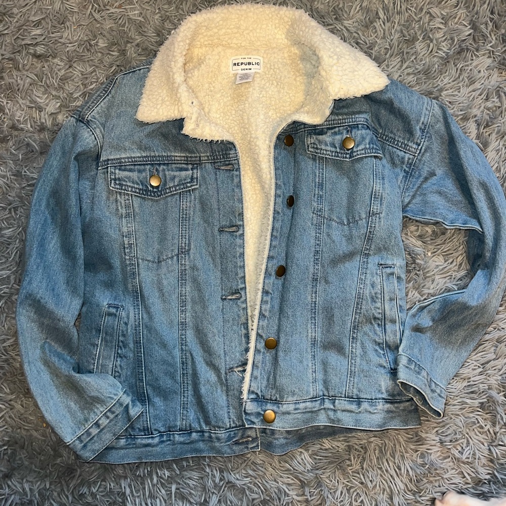For the republic women’s Sherpa Jean jacket 
Size M
